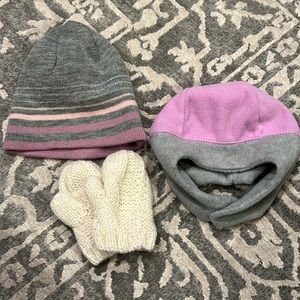 Bundle of two hats and mittens